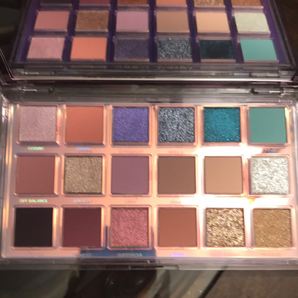 Huda Beauty Mercury retrograde palette